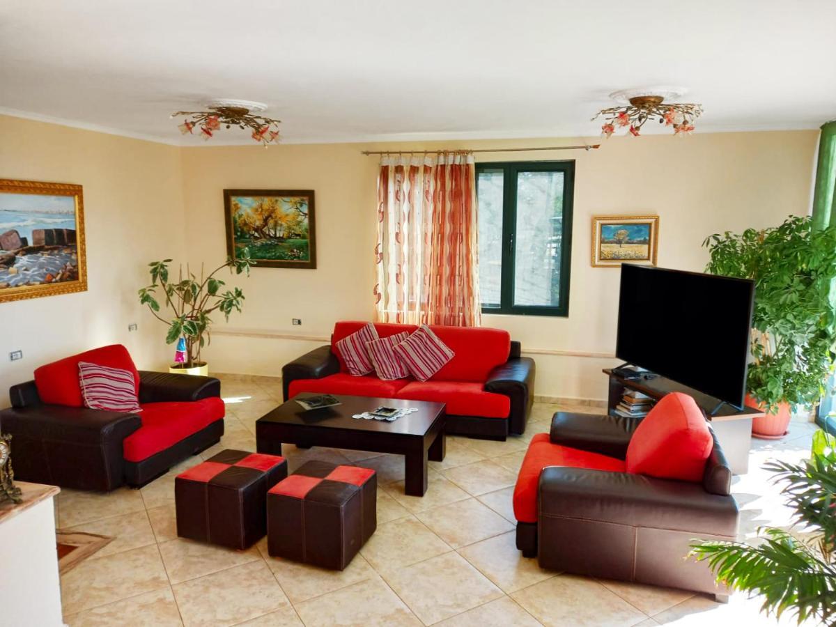 Family Beach Swimming Pool Villa Luanit Trajas Exterior foto