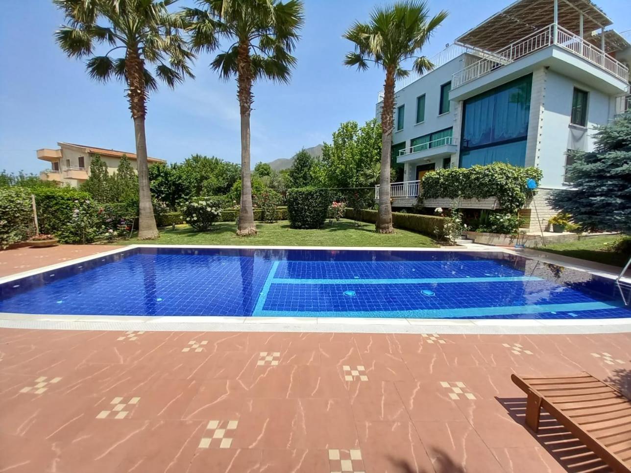 Family Beach Swimming Pool Villa Luanit Trajas Exterior foto